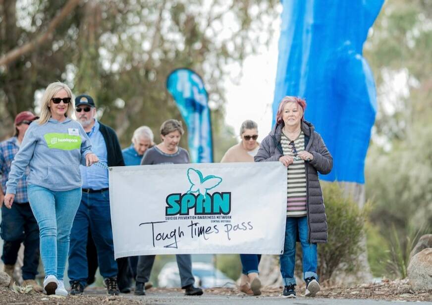 Alannah McGregor (behind banner) among the group walking the lake circuit on Friday. Picture courtesy of AJTaylor Images 