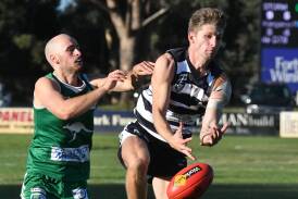 Strathfieldsaye's Ethan Featherby in action against Kangaroo Flat on the weekend. Picture by Adam Bourke