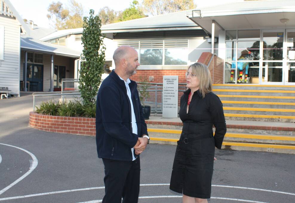 Spring Gully Primary School principal Francis Trezise speaks with Member for Bendigo East Jacinta Allan. Picture: CONTRIBUTED