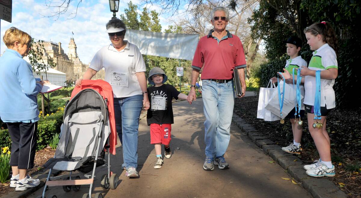 Keith Macdonald with wife Chris and grandson Jordan at the 2013 Run for Dad. This year the event moves to the Bendigo Racecourse.