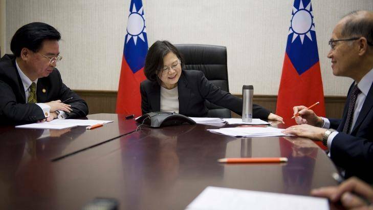 Tsai Ing-wen (centre) spoke with US President-elect Donald Trump. Photo: Taiwan Presidential Office/AP