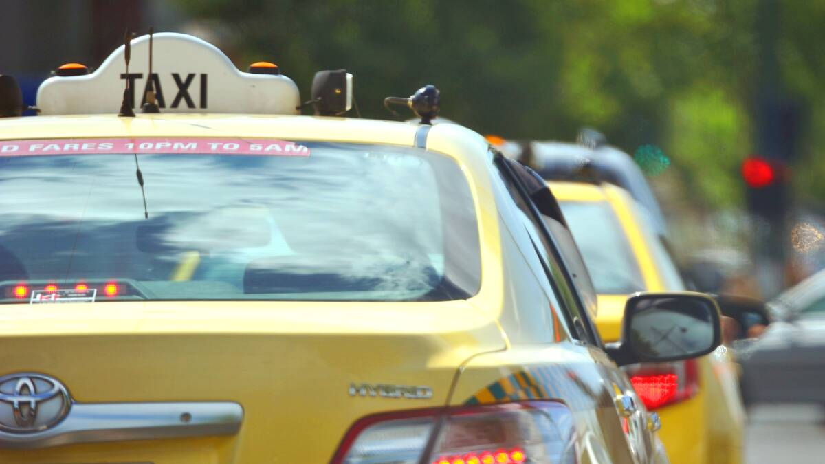 Taxi driver fined for ignoring crash scene