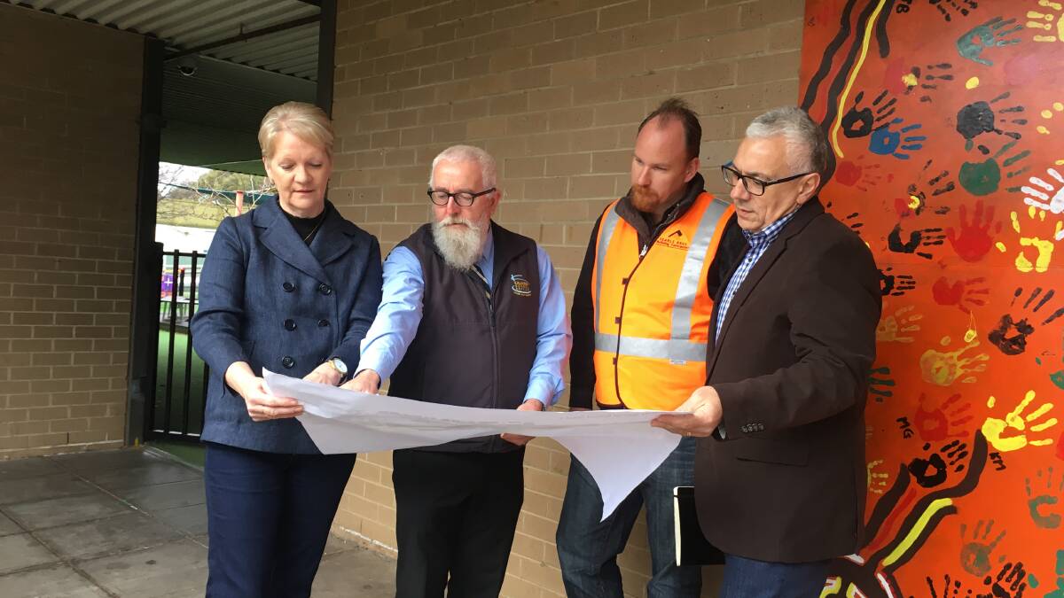 Kalianna School principal Peter Bush discusses the plans with Member for Bendigo West Maree Edwards and representatives of Searle Bros and E+ Architecture. Picture: Adam Holmes