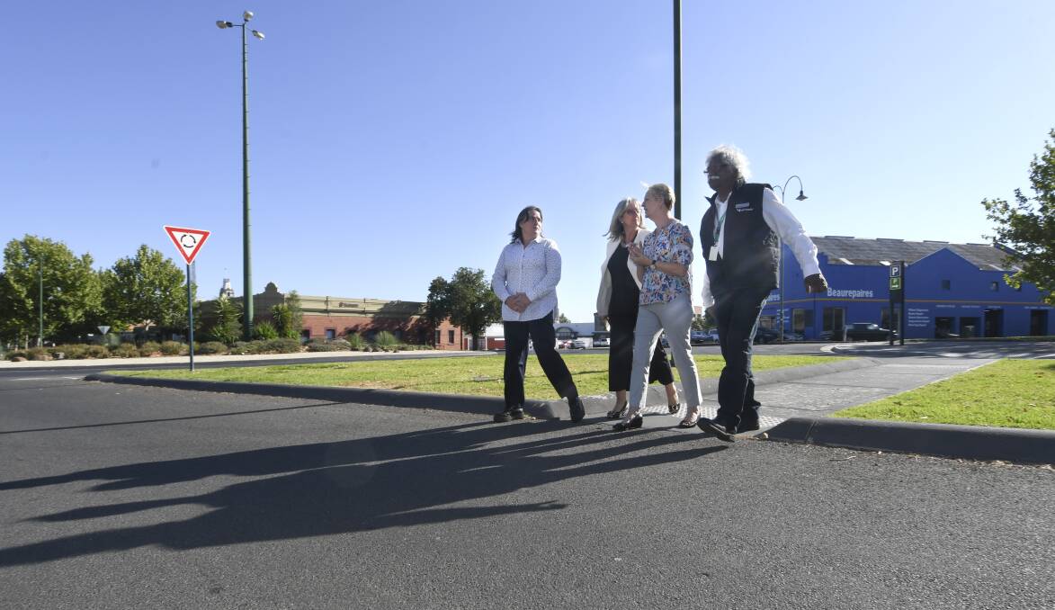 Mayor Margaret O'Rourke and Member for Bendigo West Maree Edwards discuss the plans with representatives of council and VicRoads on Mundy Street. Picture: NONI HYETT