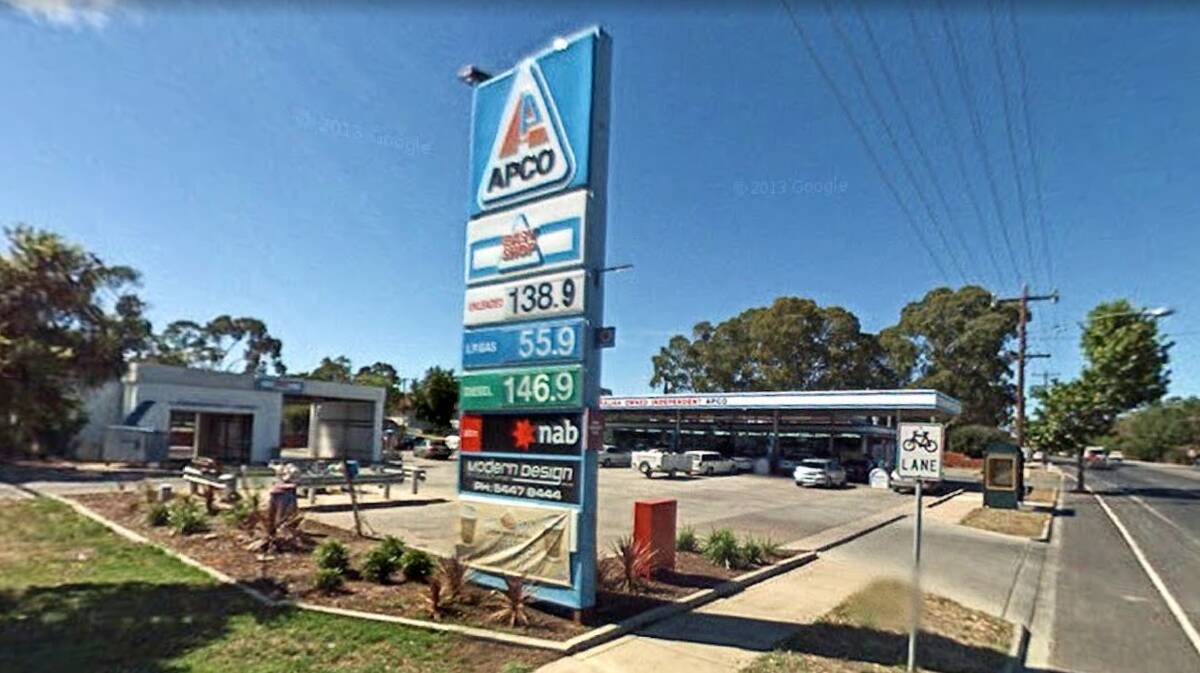 A woman targeted Apco Kangaroo Flat in five petrol station drive-offs in nine days. Picture: Google Maps
