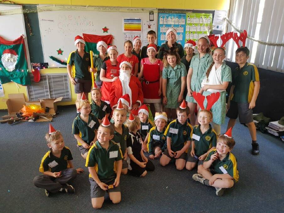 East Loddon P-12 College Year 5 students, the winners of the Christmas classroom decorating competition, with the prep judges. Picture: SUPPLIED