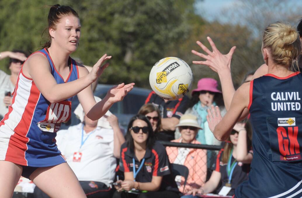 YOUNG GUN: Pyramid Hill's Abbey Dingwall fires off a pass in the A-grade netball grand final against Calivil United. Picture: DARREN HOWE