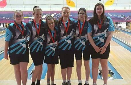 RUNNERS-UP: The Bendigo girls team that finished second in the Emerson Shield junior ten-pin bowling tournament in Morwell. Picture: CONTRIBUTED