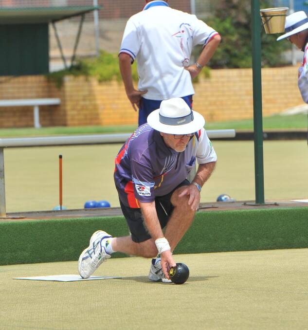 ON A ROLL: Bendigo skipper Ian Ross bowls against Castlemaine on Saturday. Bendigo is back in form with three wins in a row. Pictures: LUKE WEST