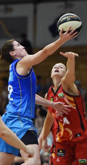 DRIVE: Belinda Snell led the Bendigo Spirit scoring with 20 points in Sunday's loss to Townsville. The Fire won 75-63. Pictures: DARREN HOWE