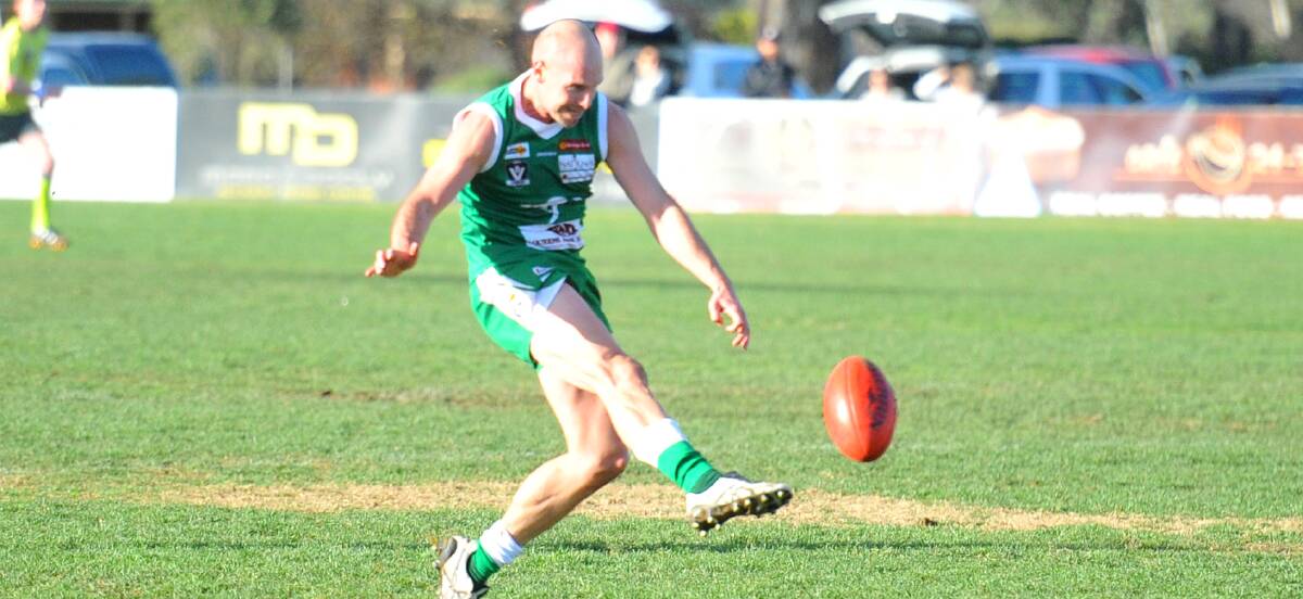 ON THE RUN: Kangaroo Flat's Lance Oswald misses a shot for goal against Eaglehawk. Picture: LUKE WEST