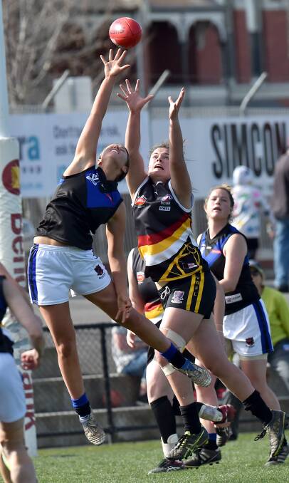 STRONG HANDS: Bendigo Thunder forward Isabella Ayre was a handful for the Melbourne Uni defenders in Sunday's second semi-final at the QEO. Picture: NONI HYETT