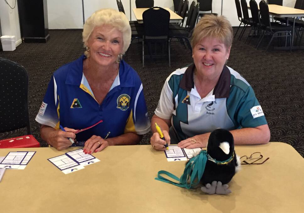 SIDE CAPTAINS: Golden Square's Ruth Pearce and Bendigo East's Susan Howes at Wednesday night's rink draw at the Bendigo Club. Picture: LUKE WEST