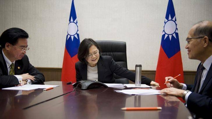Tsai Ing-wen, flanked by National Security Council Secretary-General Joseph Wu, left, and Foreign Minister David Lee, speaks with Donald Trump on Friday. Photo: Taiwan Presidential Office