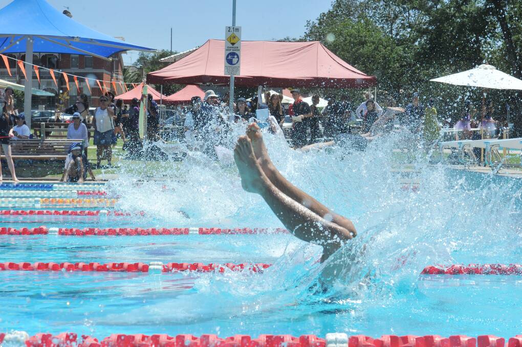 SUNK: A petition to keep the Bendigo Aquatic Centre open over winter was rejected by councillors due to prohibitive costs to heat the outdoor pool, as well as the proximity of two other pools. Picture: NONI HYETT