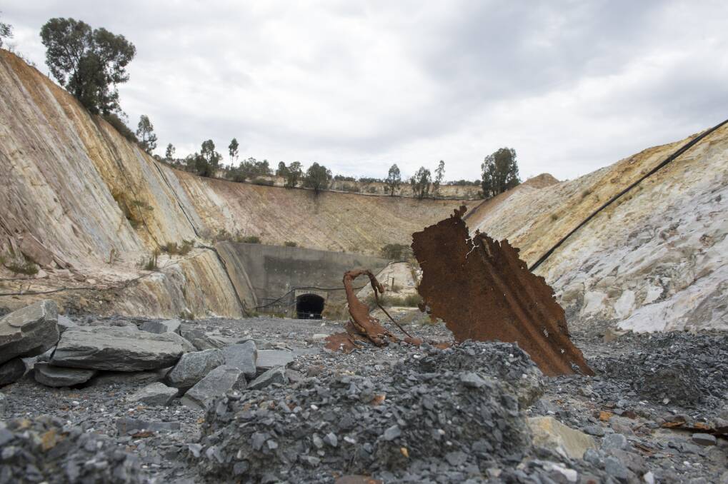 'FILL IT IP': Kangaroo Flat Mine Environmental Review Committee member Ian Magee says the mine must be rehabilated and Unity required to address their share of the threat of rising groundwater. Picture: DARREN HOWE
