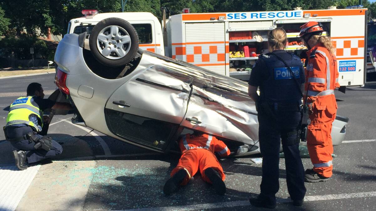 Car rollover at Bendigo intersection | Photos