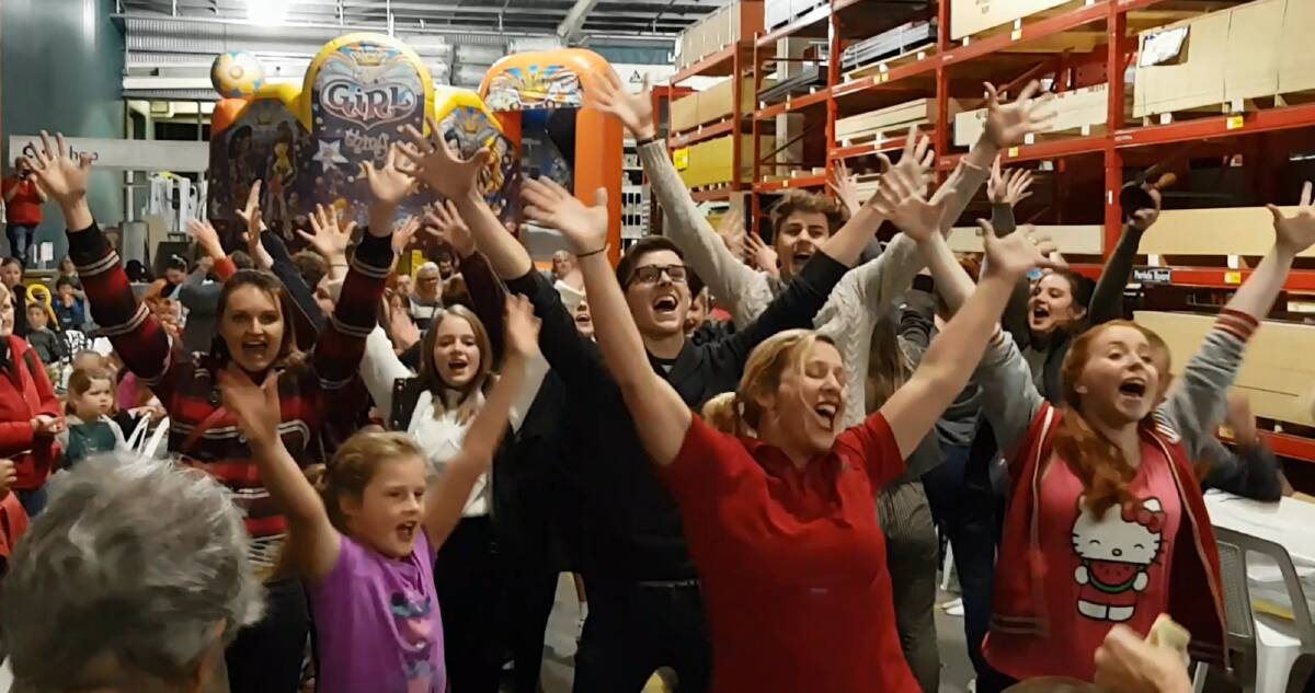 Bendigo Theatre Company surprised Bunnings shoppers with a flashmob on Thursday.