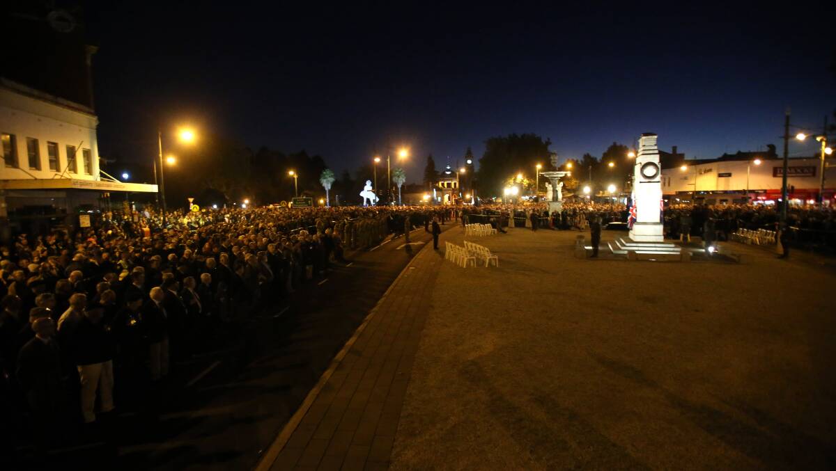 RESPECT: Thousands gathered at the cenotaph at Charing Cross for Bendigo's dawn service. Picture: GLENN DANIELS