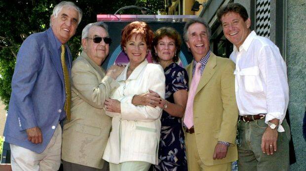 Garry Marshall, Tom Bosley, Marion Ross, Erin Moran, Henry Winkler, and Anson Williams of Happy Days pose together in 2001. Picture: E.J. FLYNN
