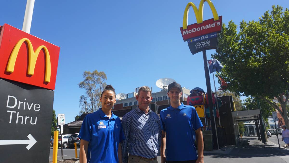 McDonald's Bendigo owner-operator Stefan Wojciechowski with Bendigo Braves' Ahlise Hurst and Tanner Rayner.