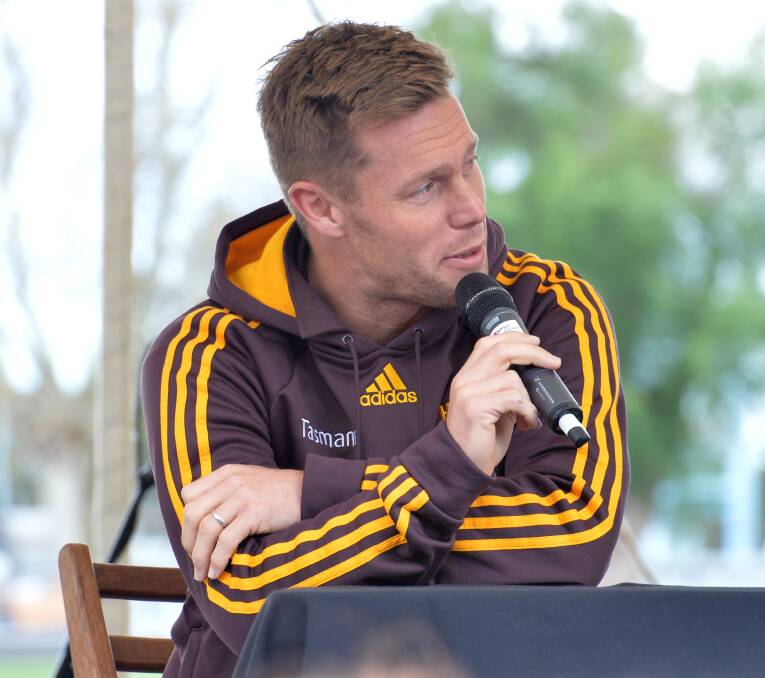 GOOD ADVICE: Hawthorn midfielder Sam Mitchell was one of the star attractions at the QEO.