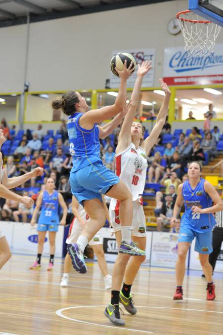 Kerryn Harrington drives to the basket against Perth. Picture: NONI HYETT
