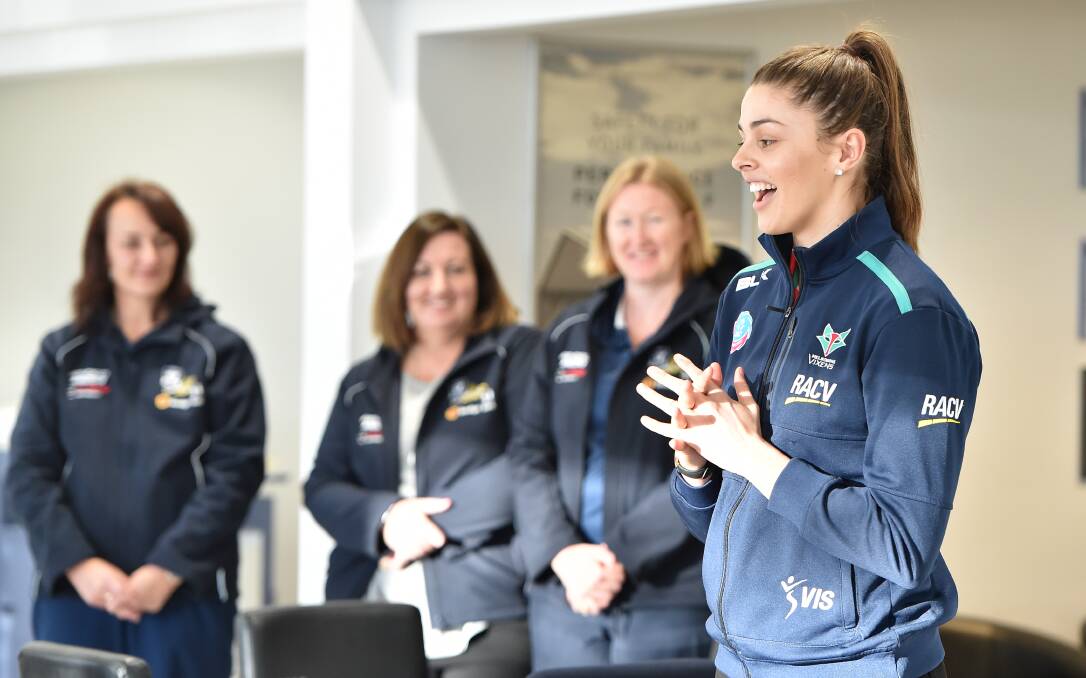 MEMORIES: Chloe Watson speaks to athletes from the AFL Central Victoria Academy Netball Program in Bendigo on Wednesday. Picture: NONI HYETT