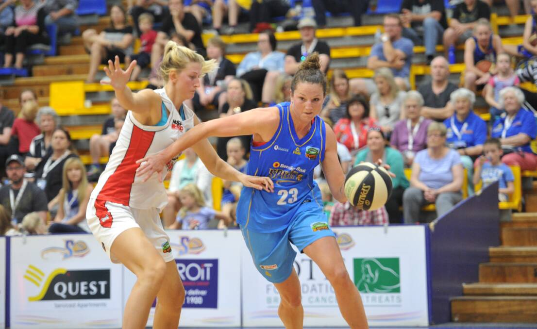 Kelsey Griffin drives to the basket against the Perth Lynx earlier this season. Picture: NONI HYETT