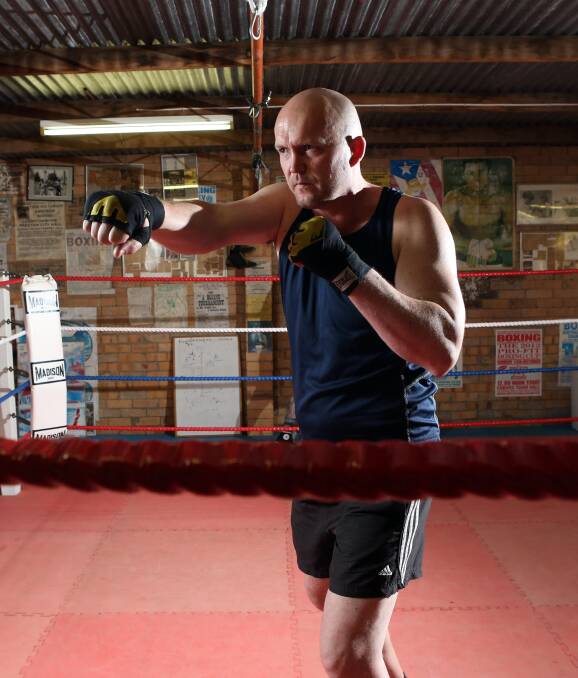 READY TO RUMBLE: Hometown favourite Justin Whitehead prepares for heavyweight challenger Julius Long ahead of Saturday night's  Battle on the Goldfields event at Bendigo Stadium. Picture: GLENN DANIELS