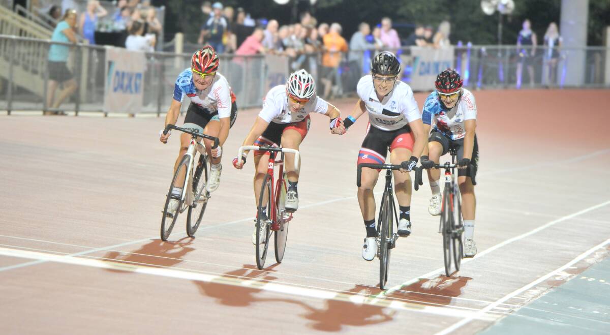 WORLD CLASS: Annette Edmondson and Jess Mundy on their way to victory in the Bendigo Women's Madison. Picture: NONI HYETT