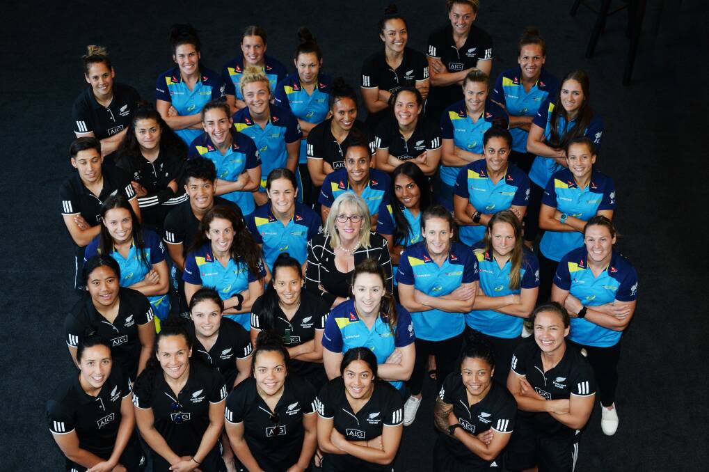 The Australian and New Zealand women's rugby 7s teams flank City of Greater Bendigo mayor Margaret O'Rourke. Picture: DARREN HOWE