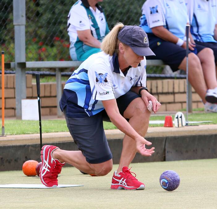 JACK HIGH: Eaglehawk's Denise Knight bowls against Bendigo East in Monday's Bendigo Bowls Division midweek pennant match of the round. Picture: GLENN DANIELS