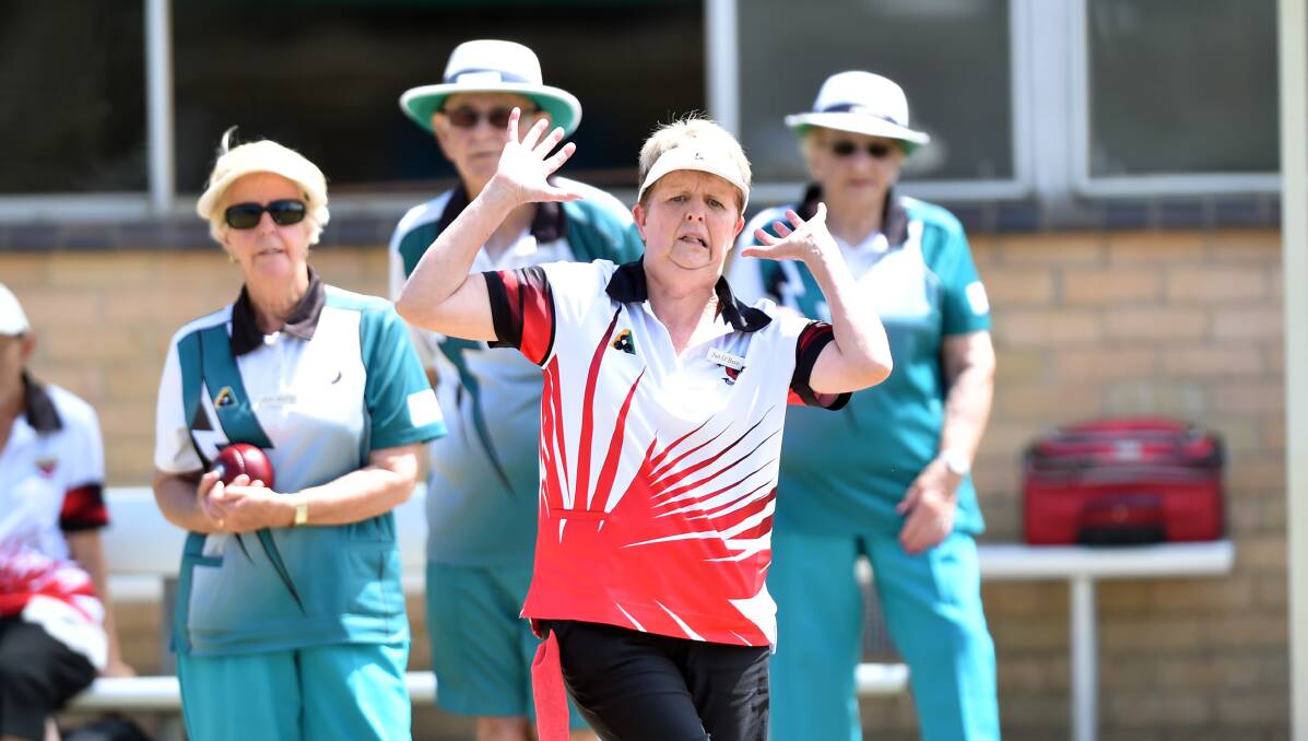 CLOSE: White Hills' Jan O'Bree reacts to her shot in Monday's midweek pennant clash with Bendigo East. Picture: GLENN DANIELS
