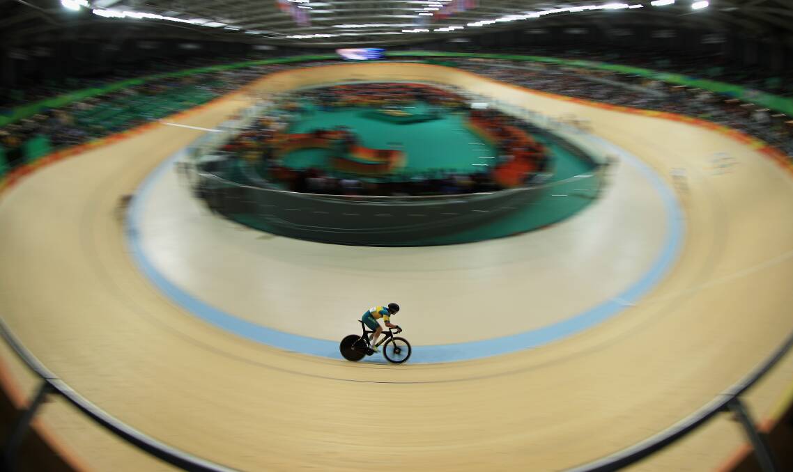 Glenn O'Shea speeds around the Rio velodrome in the scratch race. Picture: GETTY IMAGES