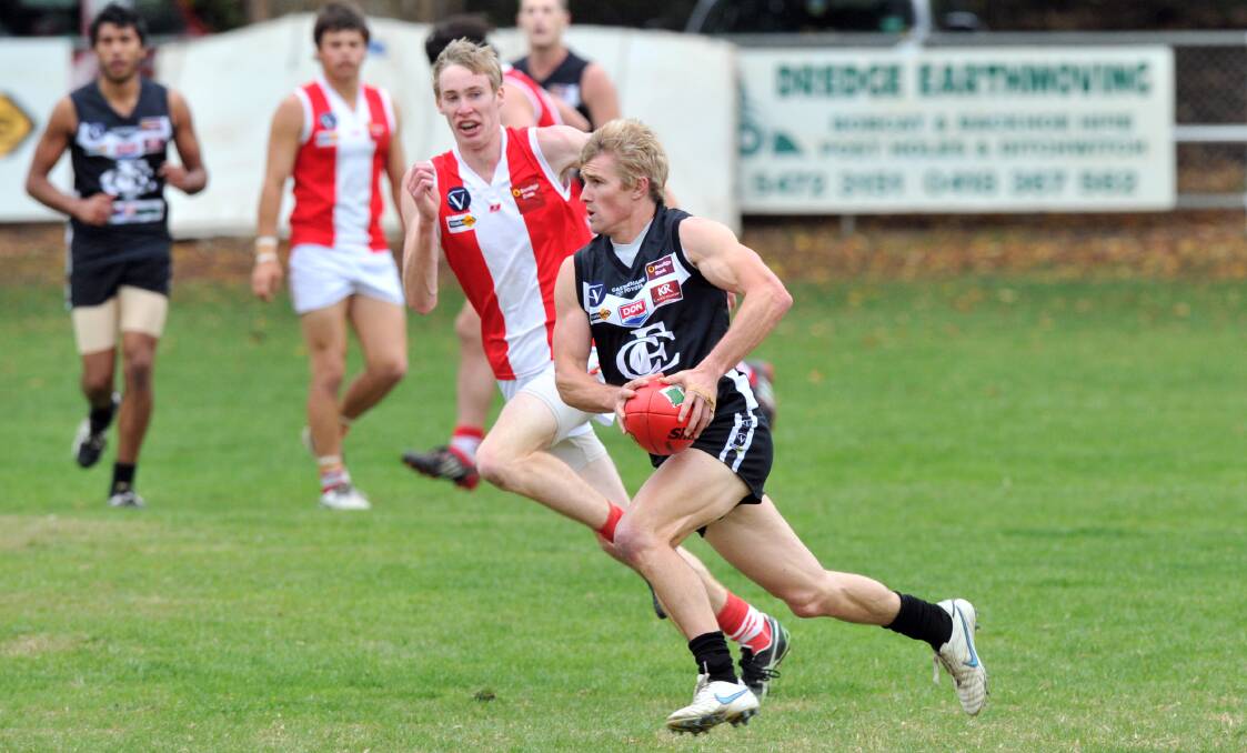 Wayne Schultz in action for the Magpies in 2011.