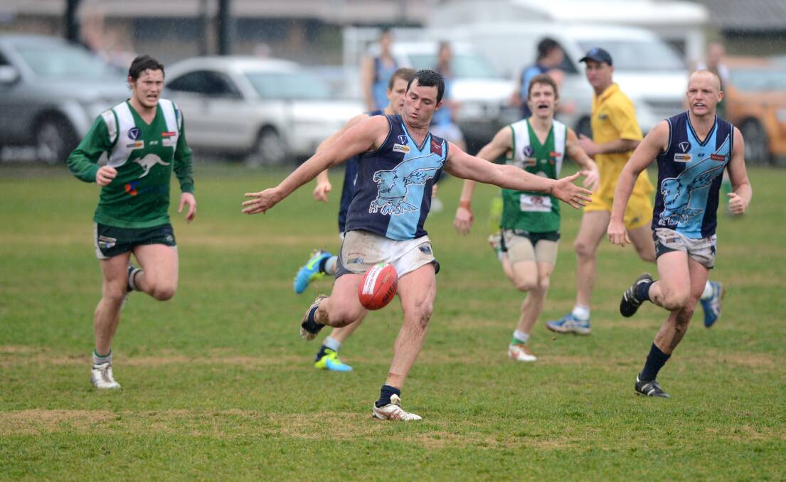 Kain Robins in action for Eaglehawk in 2013.
