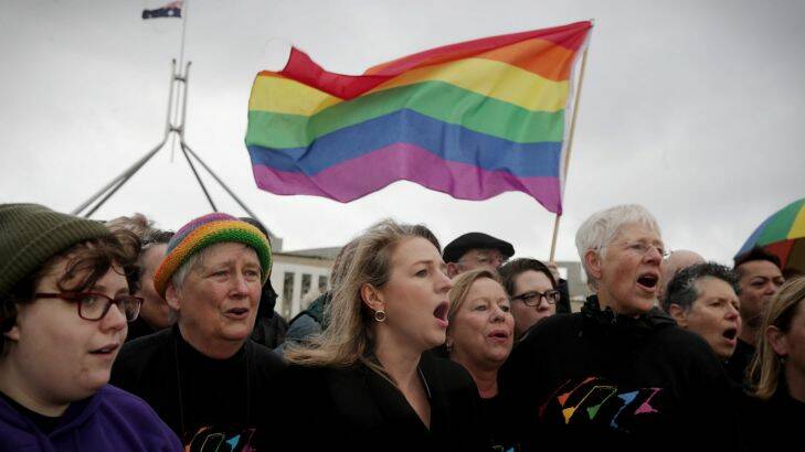 Senator Louise Pratt joined the Canberra Gay and Lesbian Qwire to sing outside Parliament House in Canberra on Wednesday 16 August 2017. Fedpol. Photo: Andrew Meares 