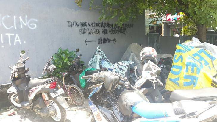 The former Sari Club site is a sorry spectacle. The writing on the wall says: "This area strictly not a public toilet. But women are welcome." Photo: Amilia Rosa