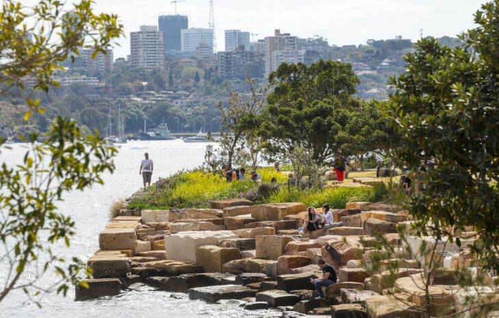 SUN HERALD NEWS
Sydneysiders enjoying the new public space as Barangaroo Reserve opens to the general public. 22nd August 2015
Photo Dallas Kilponen Photo: Dallas Kilponen