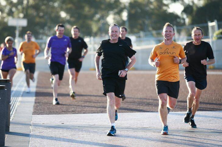 Opposition Leader Bill Shorten joins a parkrun event at Parliament House in Canberra on Tuesday 17 October 2017. fedpol Photo: Alex Ellinghausen