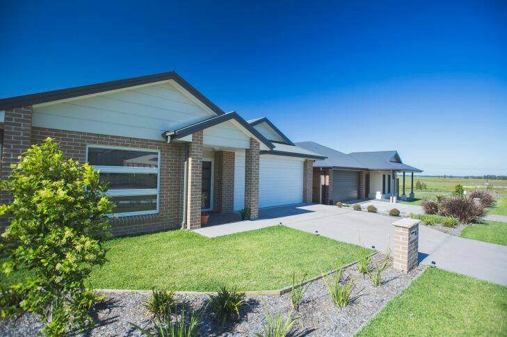 DHA Housing
Wirraway Thornton developmentLower Hunter Valley, NSWPrice range: $499,000 - $509,000*Rent: $440-$445 per week
* This price is for a house built by DHA with a long-term leaseback inplace. The development also has regular lots sold that aren't for DHA personnel and don't have the long-term leaseback in place.