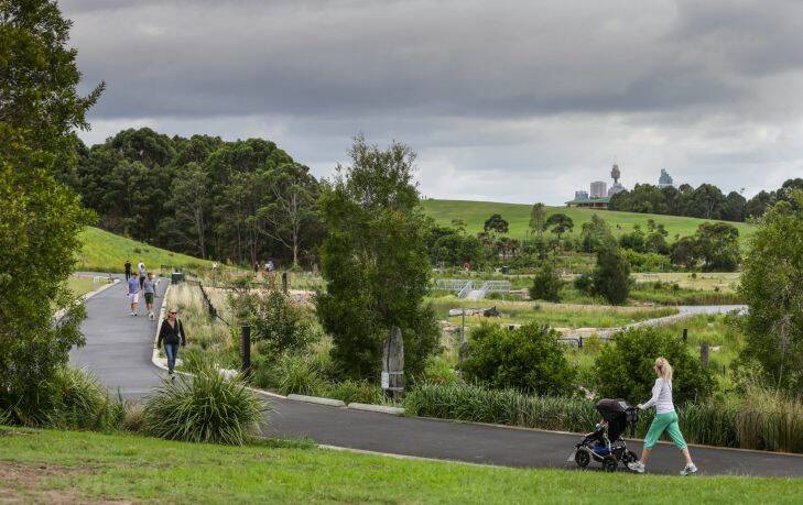 Sun Herald News
People enjoying the south west corner of Sydney Park adjacent to where a corner of the park will be developed as part of the WestConnex project. 16th January 2016
Photo Dallas Kilponen