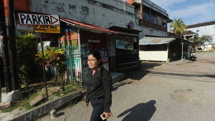 Thiolina Marpaung walks?through the Sari Club site, now a makeshift carpark. Photo: Alan Putra