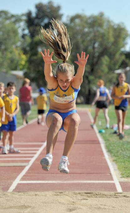 Little athletics @ Bendigo Athletics Complex
U/ 13 girls long jump
Ellie Wilson
Pic Julie Hough 16.02.13
