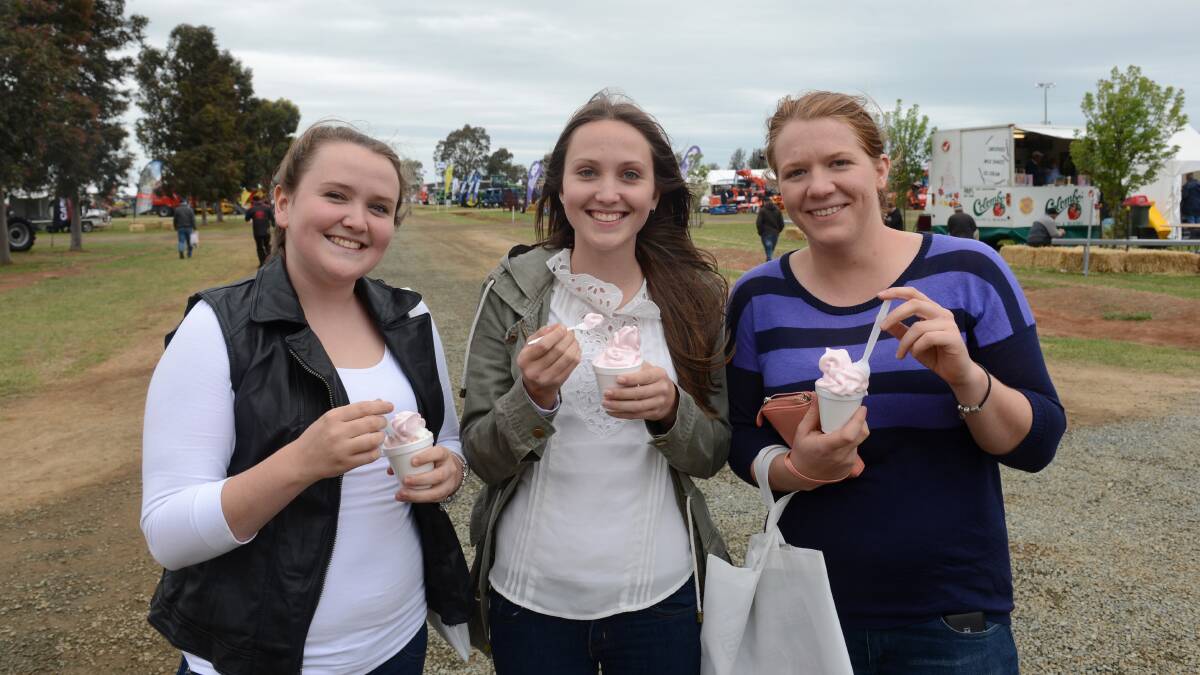 Steffi and Aryelle Winchcomb with Zoe Fiedler at day two of the Elmore Field Days.

Picture: JIM ALDERSEY