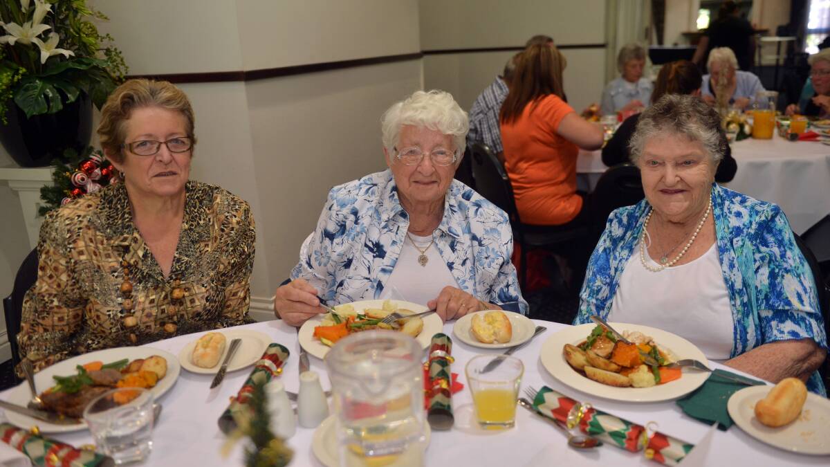 LUNCH: Jeanette Byrne, Doreen Byrne and Vera Fitzpatrick. Picture: BRENDAN MCCARTHY
