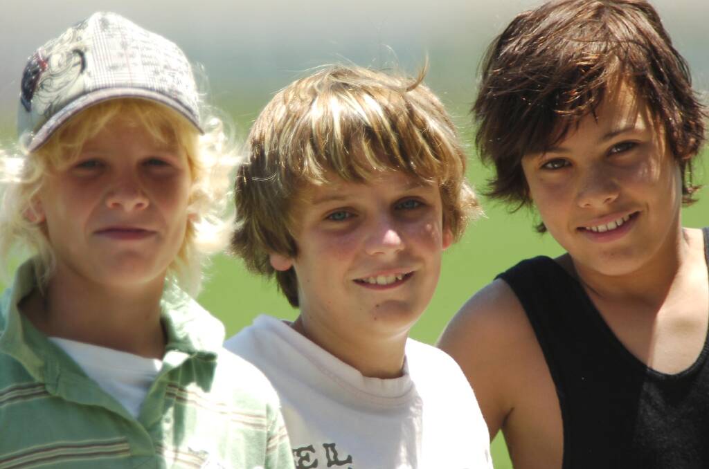 Jackson Bissett, Marcus Riggall and Taylor Stewart enjoying the cricket at the Qeo. pic by Bill Conroy 22/1/06