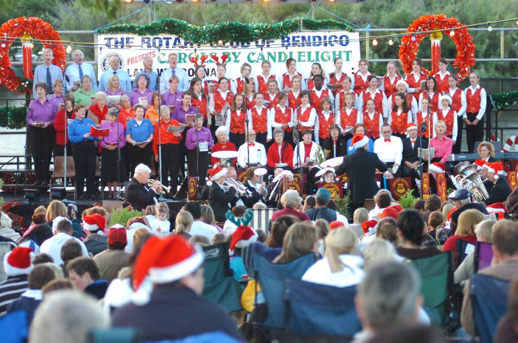 Bendigo Youth Choir and the Sing Australia Choir along with the Neale St Church Choir at the Rotary carols by candlelight at Lake Weeroona. pic by Bill Conroy. 