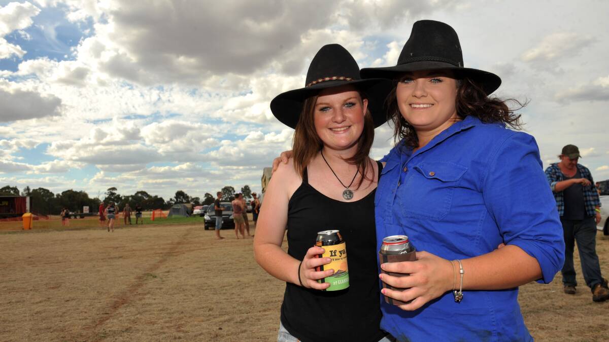 Elmore Summer Send Off Ball
Sisters Rebecca and Brianna Cudmore from Traralgon
Pic Julie Hough 09.03.13